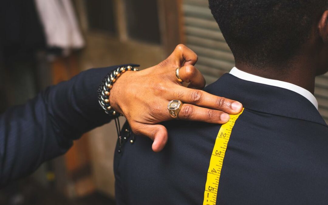 Le costume homme sur-mesure, la solution pour un look personnalisé.