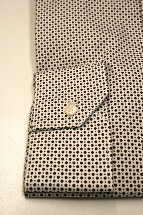 Chemise Manches Longues Ville Imprime Points Modern Beige Fonce – Image 2